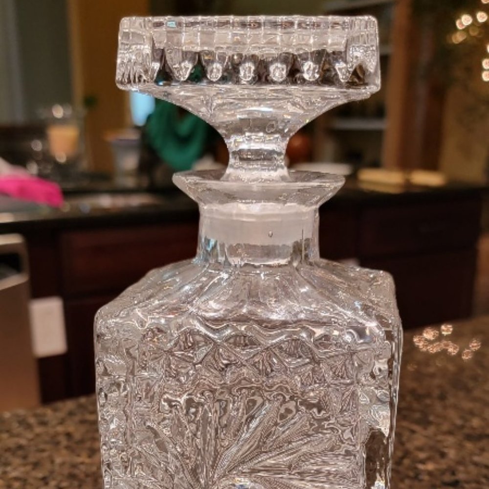 Etched Crystal Pinwheel Whiskey Decanter
